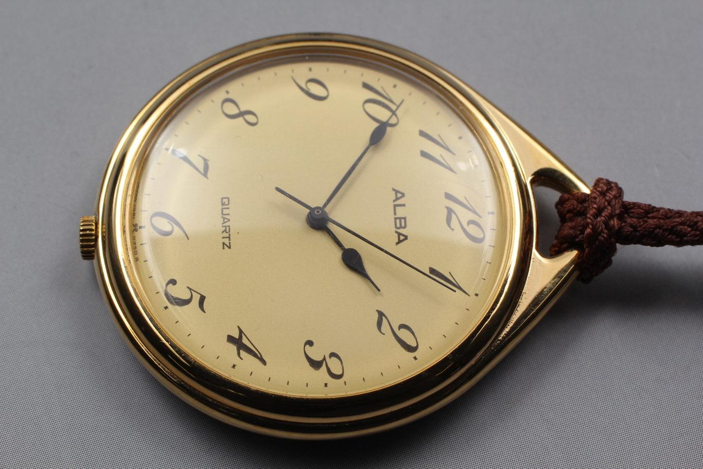 Near MINT Seiko Alba Y481-0120 Gold Arabic Open Face Qz 35mm Pocket Watch JAPAN