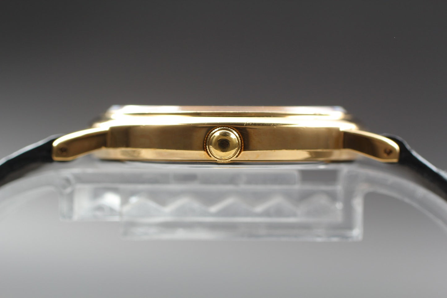 Near MINT Vintage SEIKO Rotary 100 Years 7N01-6890 Gold Quartz 32mm Men's Watch