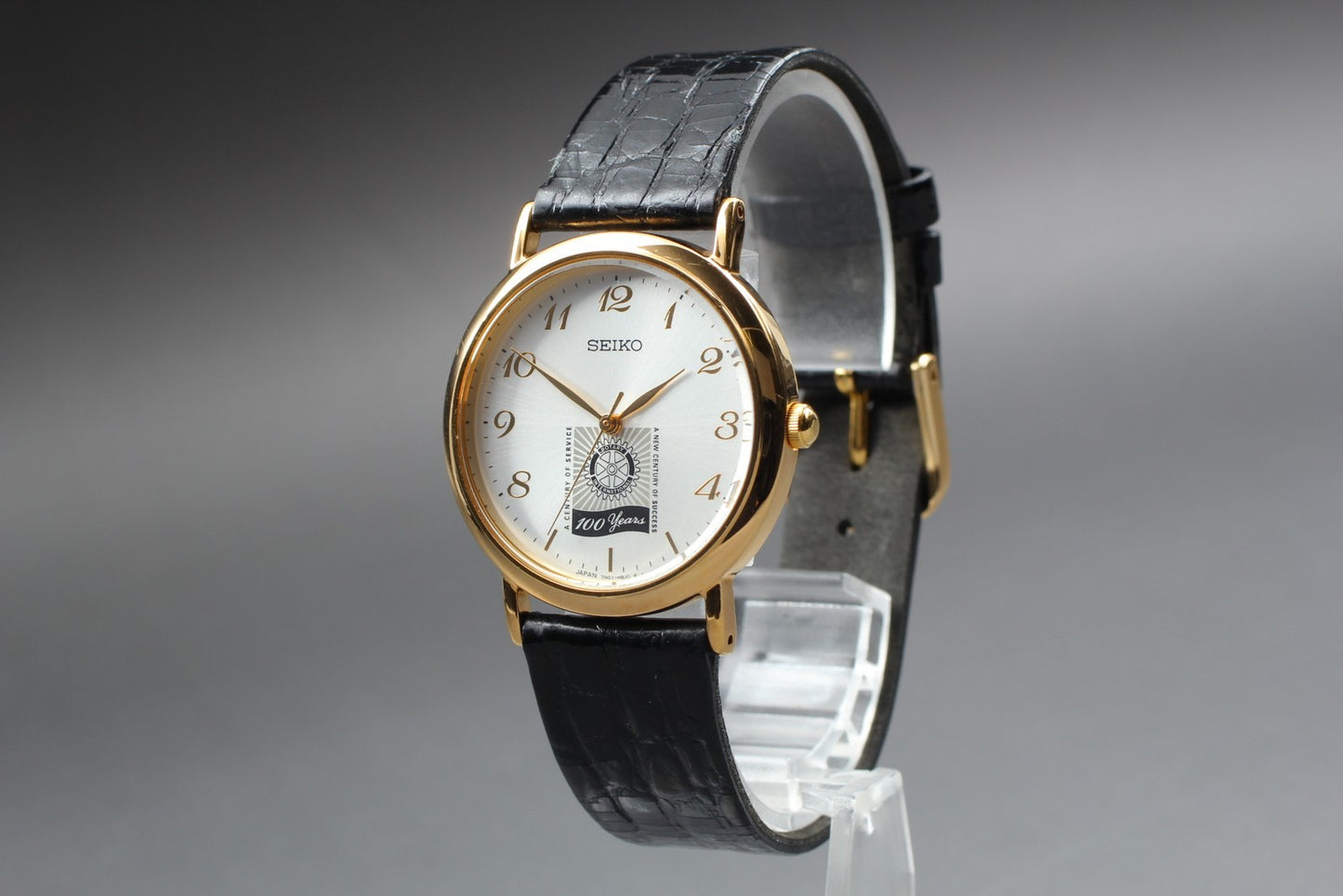 Near MINT Vintage SEIKO Rotary 100 Years 7N01-6890 Gold Quartz 32mm Men's Watch