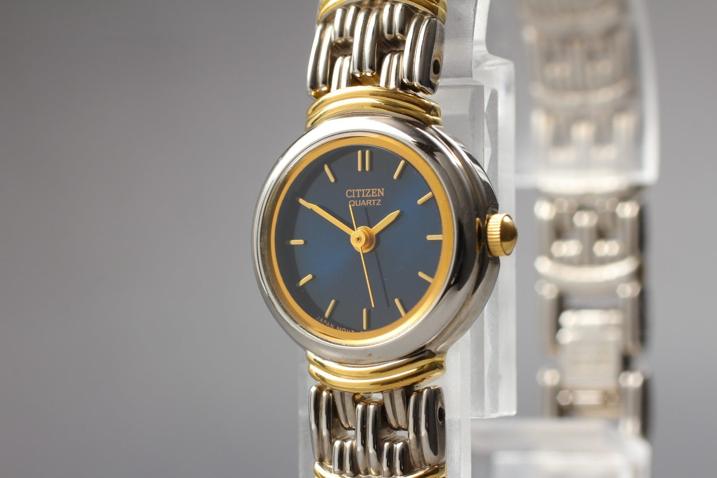 Near MINT* Vintage Citizen 5930-S72242 Black Two-Tone Bracelet Qz Ladies Watch