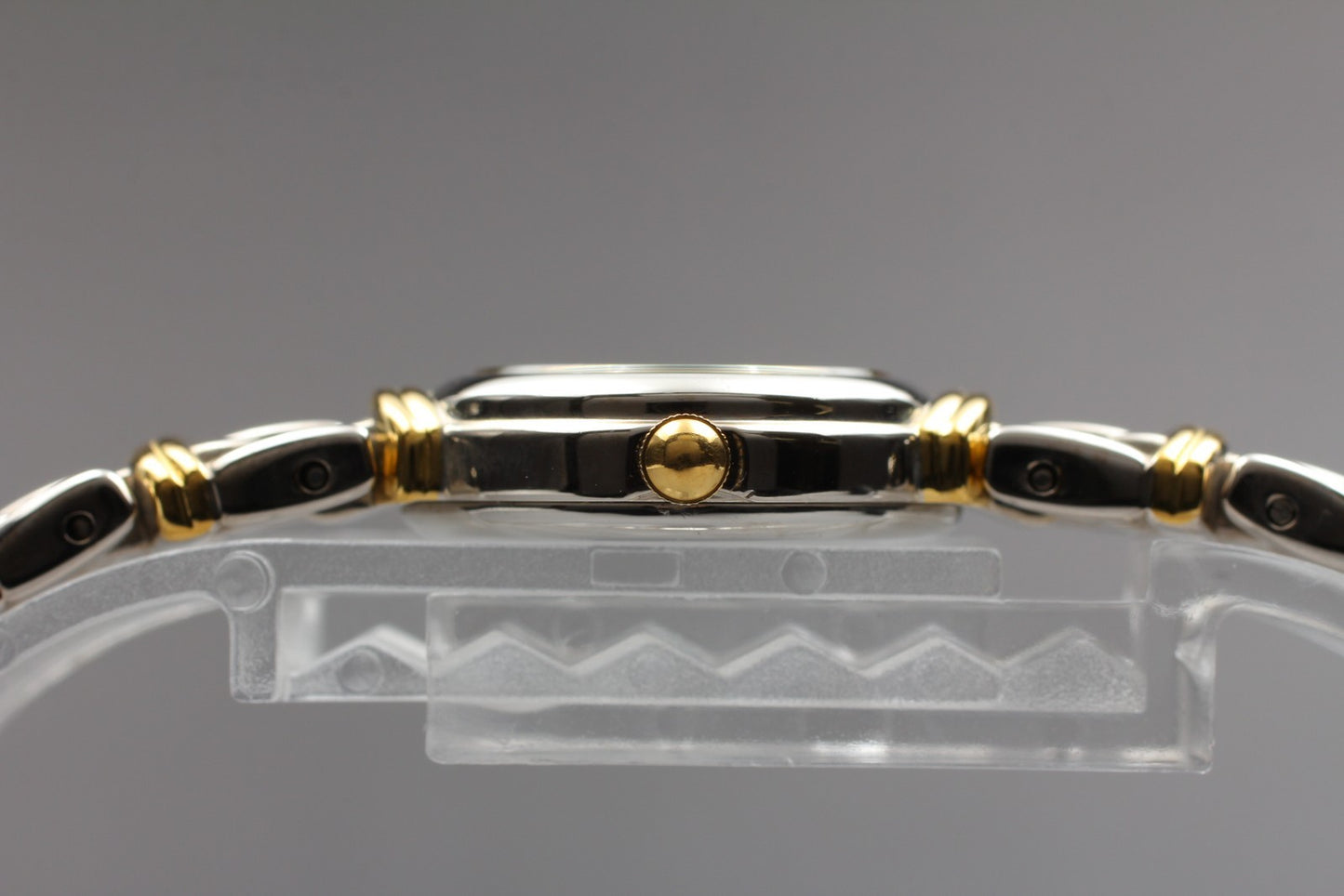 Near MINT* Vintage Citizen 5930-S72242 Black Two-Tone Bracelet Qz Ladies Watch