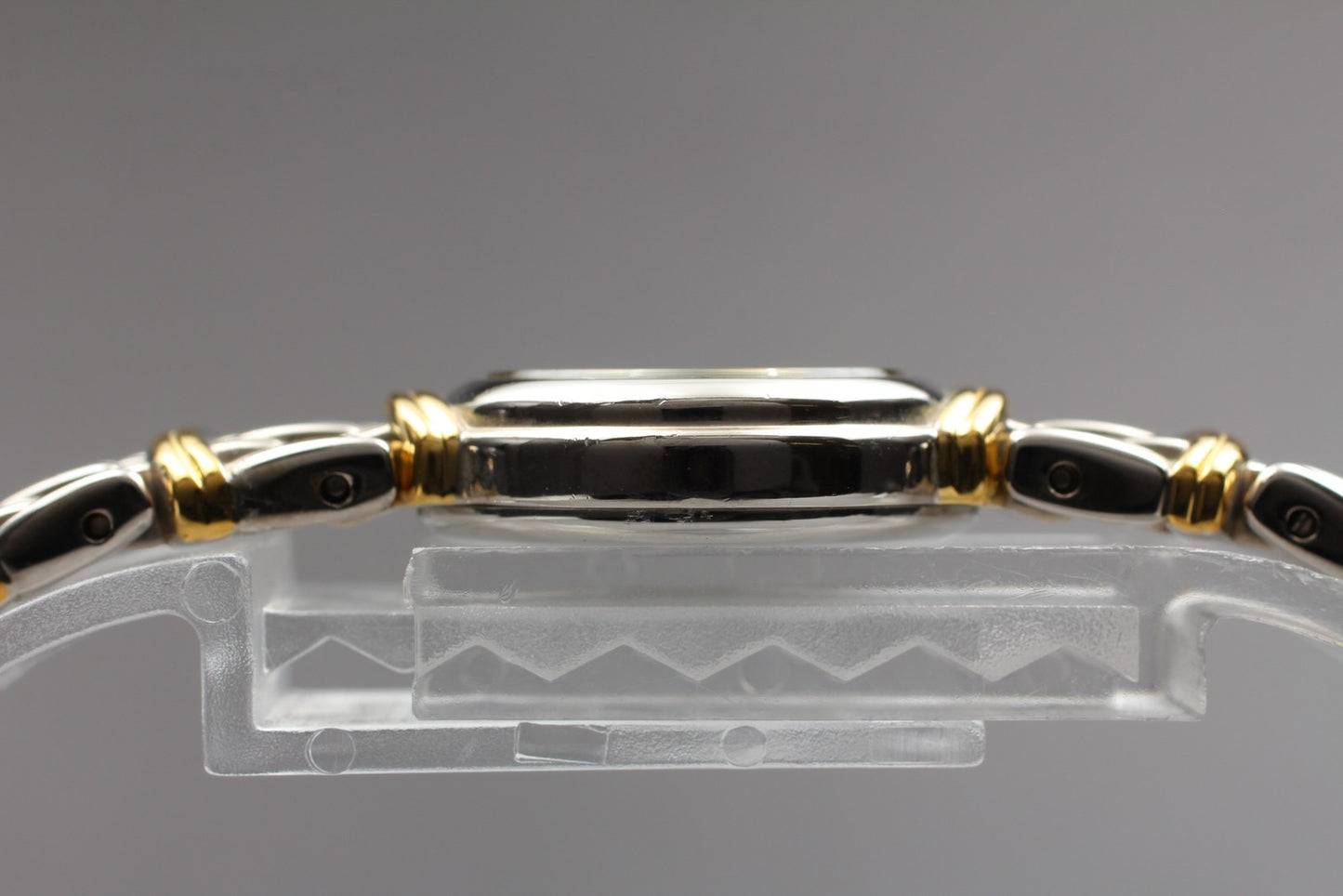 Near MINT* Vintage Citizen 5930-S72242 Black Two-Tone Bracelet Qz Ladies Watch