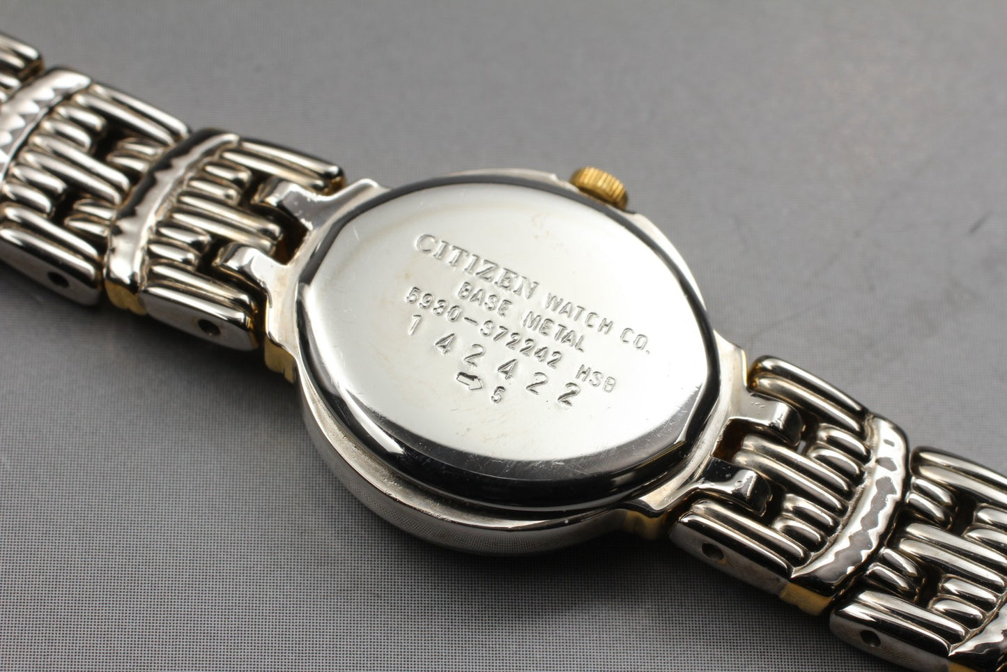 Near MINT* Vintage Citizen 5930-S72242 Black Two-Tone Bracelet Qz Ladies Watch