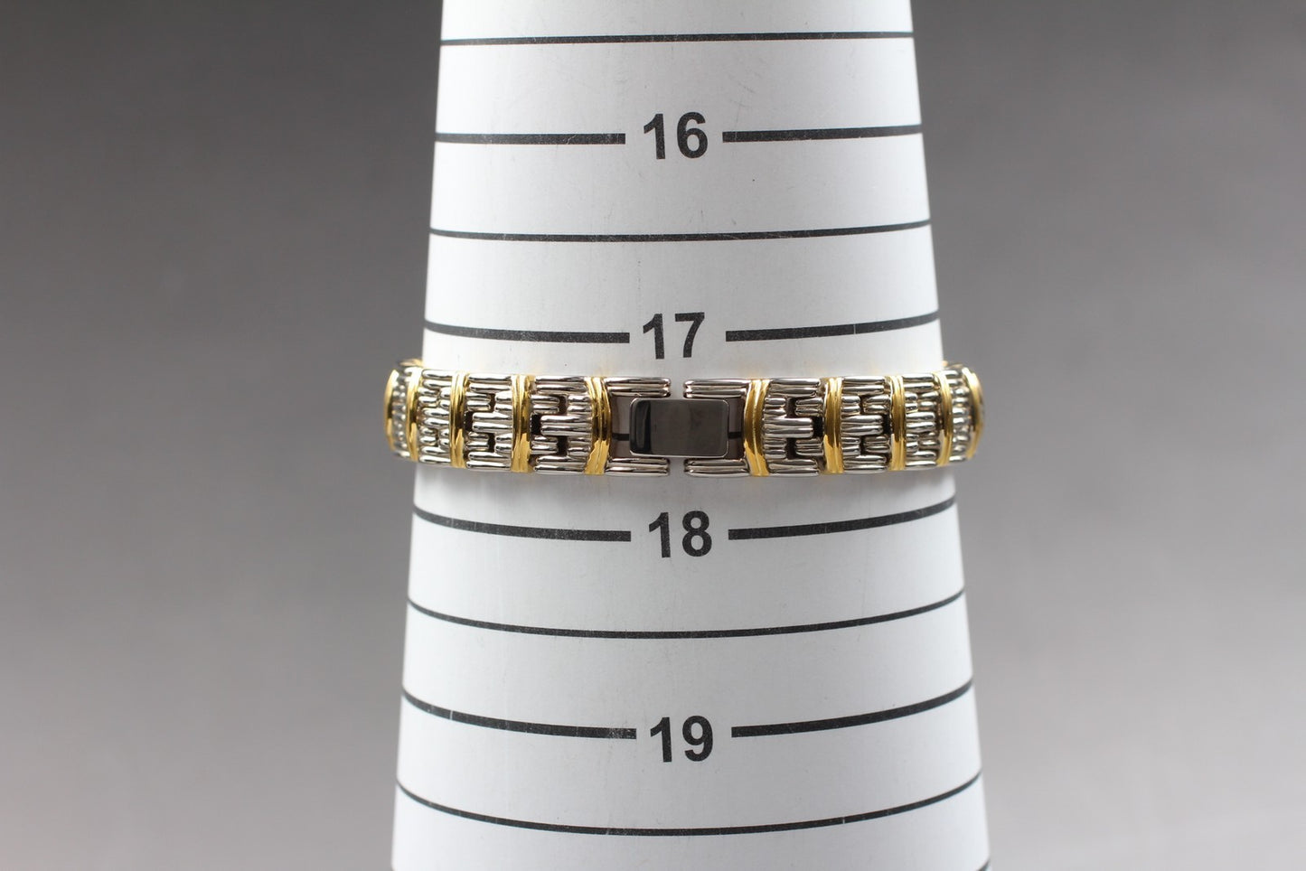 Near MINT* Vintage Citizen 5930-S72242 Black Two-Tone Bracelet Qz Ladies Watch