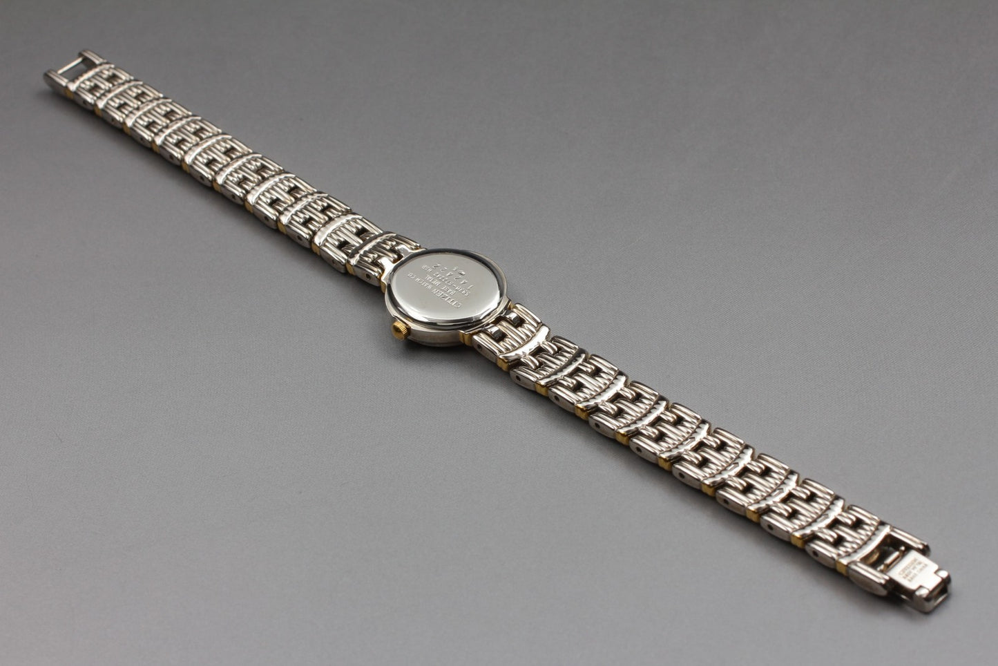 Near MINT* Vintage Citizen 5930-S72242 Black Two-Tone Bracelet Qz Ladies Watch
