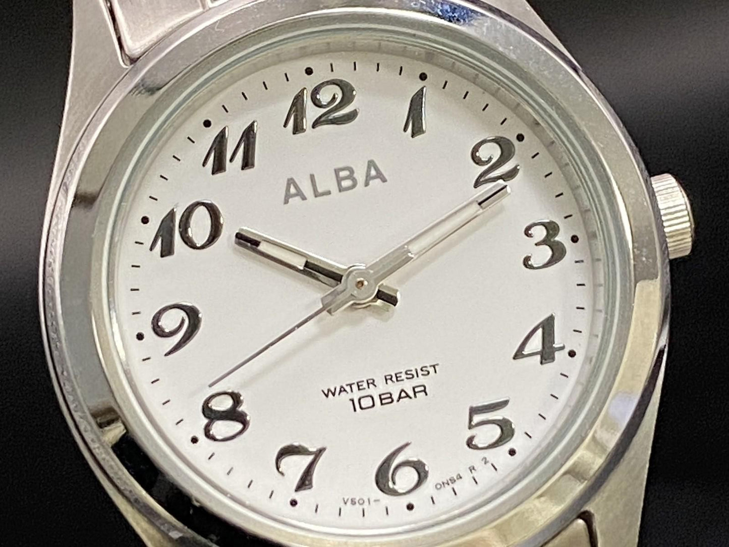 NOS w/ Tag* Seiko Alba V501-0EM0 White Silver Quartz 26mm Ladies Watch JAPAN