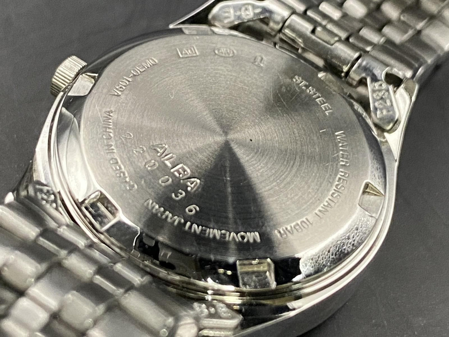 NOS w/ Tag* Seiko Alba V501-0EM0 White Silver Quartz 26mm Ladies Watch JAPAN
