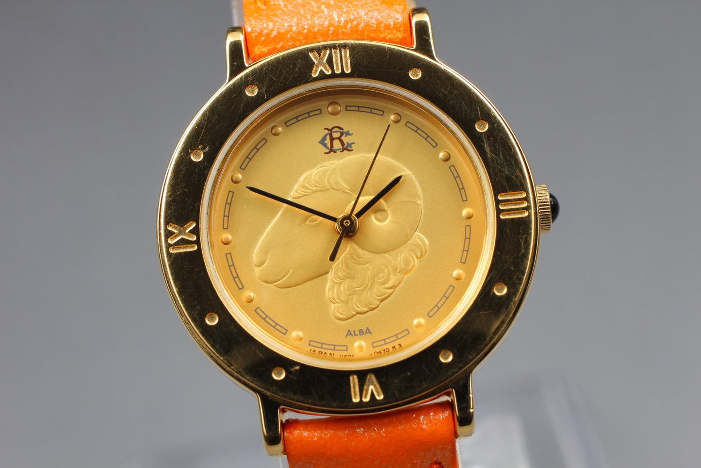 Near MINT Vintage SEIKO Alba Aries Dial V401-0170 Gold 27mm Quartz Ladies Watc