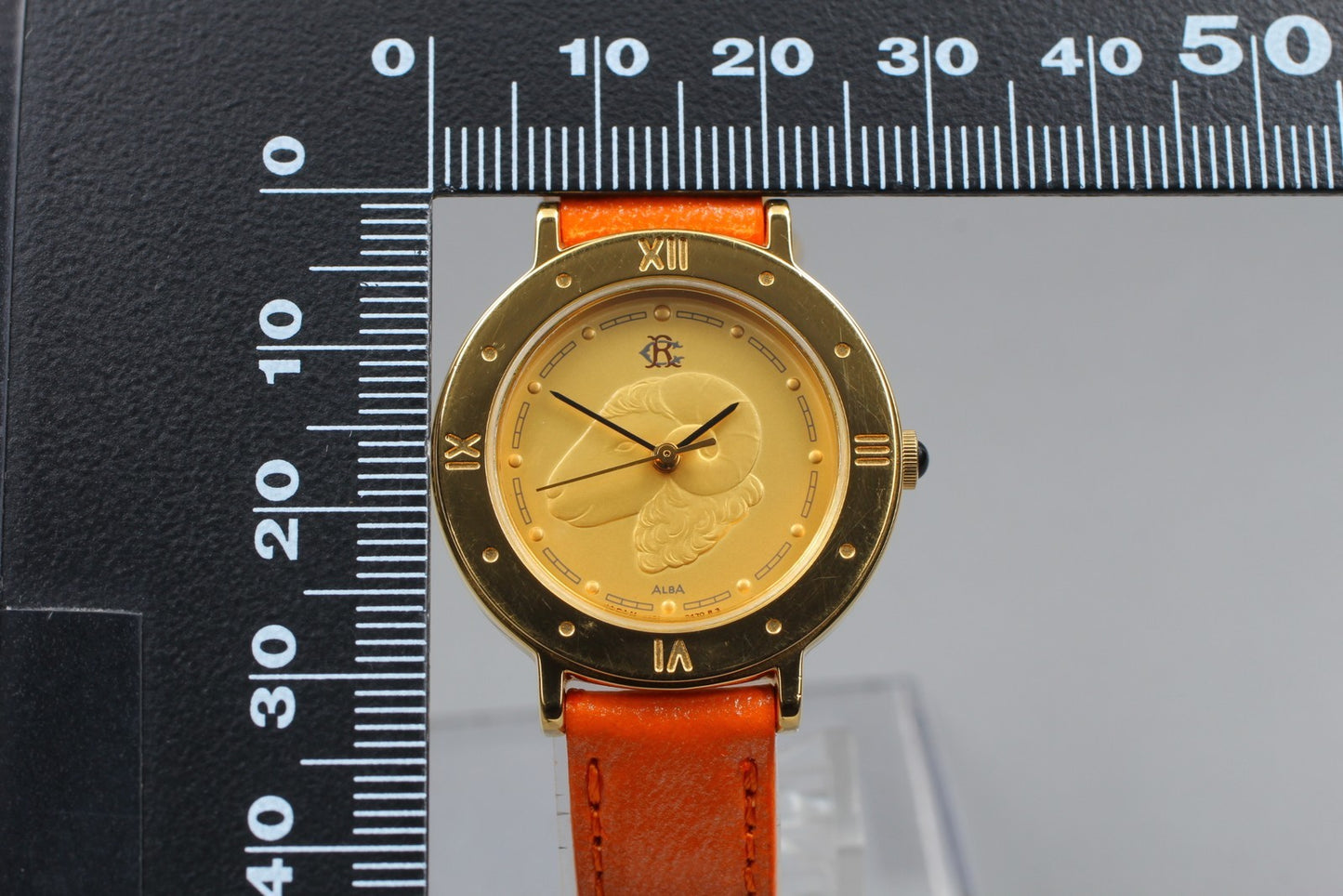 Near MINT Vintage SEIKO Alba Aries Dial V401-0170 Gold 27mm Quartz Ladies Watc