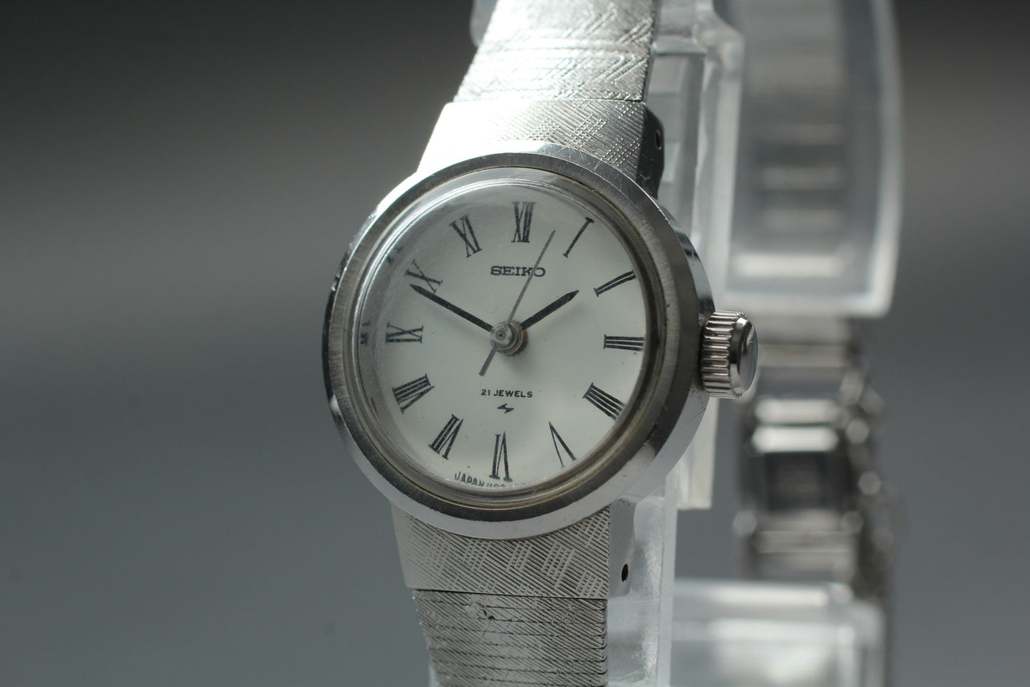 Vintage 1975 [N MINT] SEIKO 1104-0220 White Roman 21J Manual Ladies Watch JAPAN