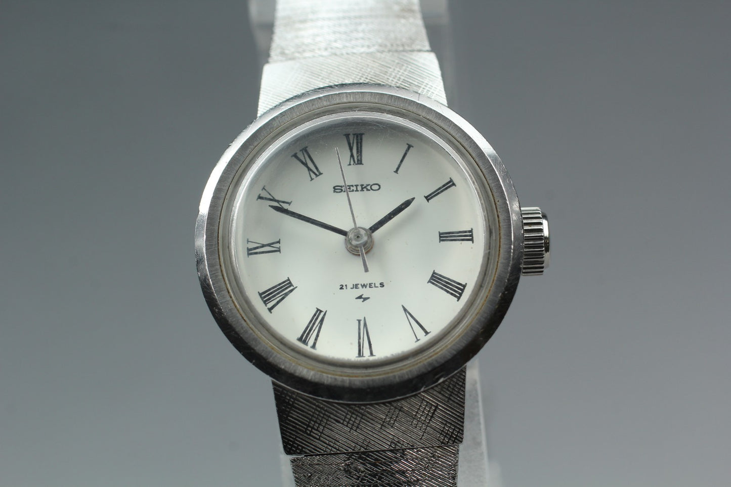 Vintage 1975 [N MINT] SEIKO 1104-0220 White Roman 21J Manual Ladies Watch JAPAN