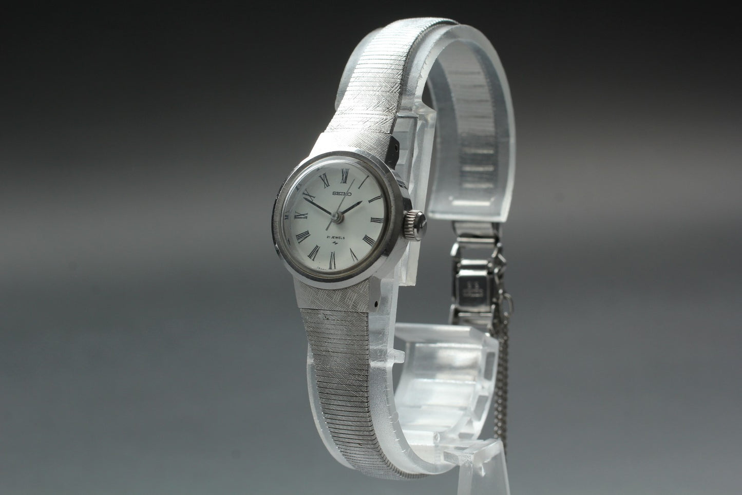 Vintage 1975 [N MINT] SEIKO 1104-0220 White Roman 21J Manual Ladies Watch JAPAN