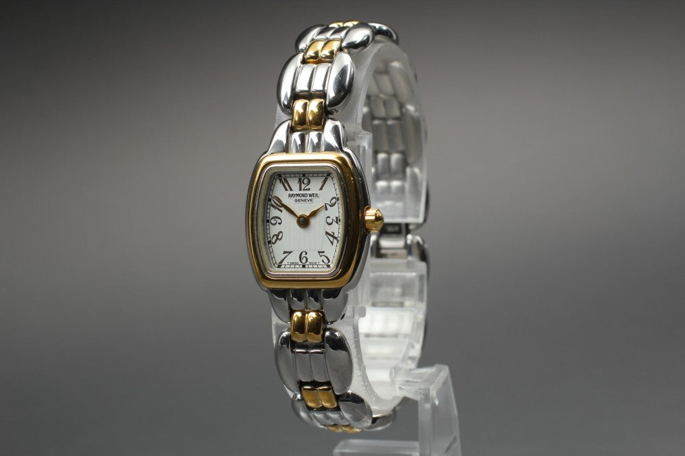 Near MINT Raymond Weil 5881 White Quartz 19mm Ladies Watch
