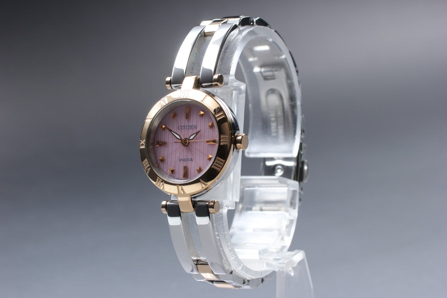 Near MINT CITIZEN Wicca E031-S057281 Gold Roman Bezel Pink Solar Ladies Watch