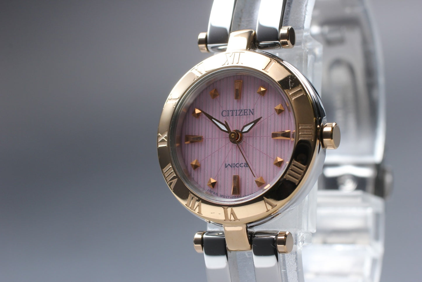 Near MINT CITIZEN Wicca E031-S057281 Gold Roman Bezel Pink Solar Ladies Watch