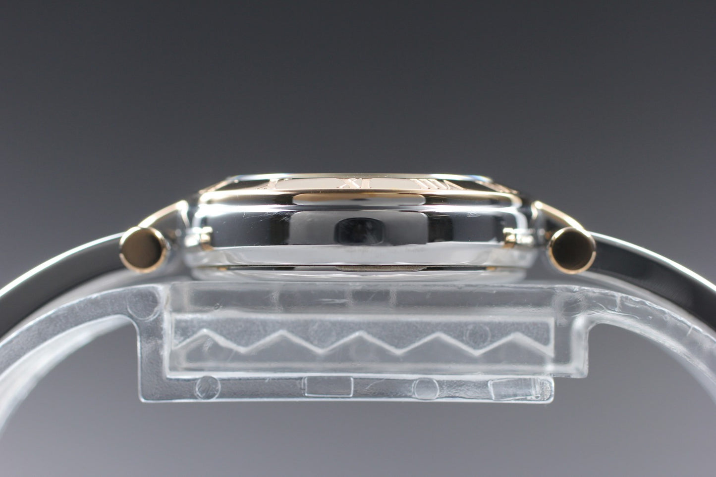 Near MINT CITIZEN Wicca E031-S057281 Gold Roman Bezel Pink Solar Ladies Watch
