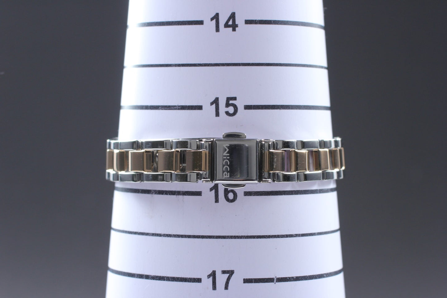 Near MINT CITIZEN Wicca E031-S057281 Gold Roman Bezel Pink Solar Ladies Watch