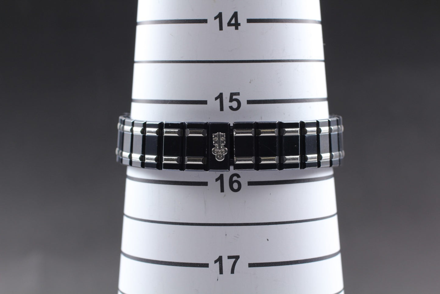Near MINT CORUM Admiral's Cup 39.610.30 V050 Navy Quartz Ladies Watch From JAPAN