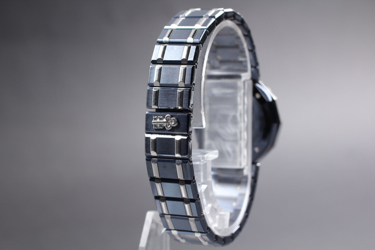Near MINT CORUM Admiral's Cup 39.610.30 V050 Navy Quartz Ladies Watch From JAPAN