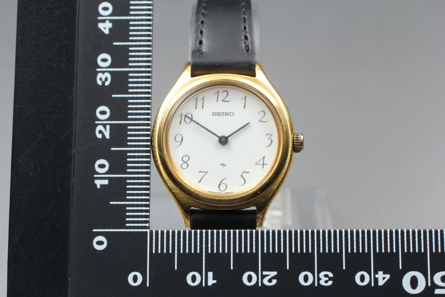 Vintage 1977 [Near MINT] SEIKO 2220-0320 26mm Manual Ladies Watch From JAPAN