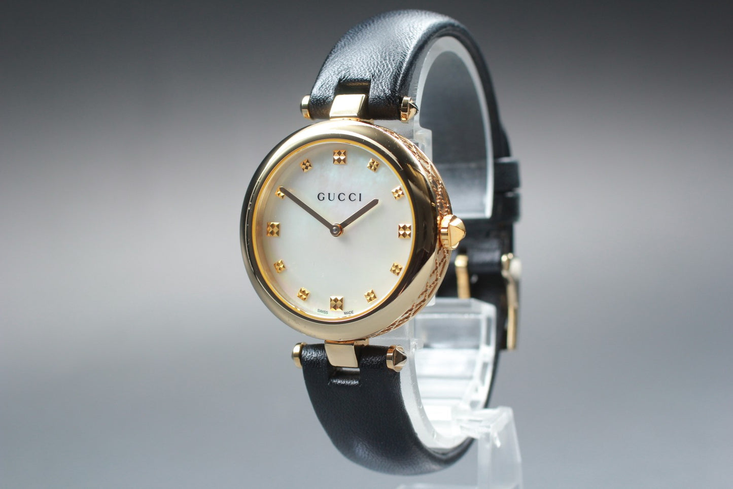 Near MINT Gucci Diamantissima YA141505 MOP Dial Gold Quartz 32mm Ladies Watch
