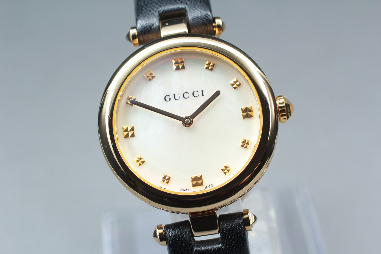 Near MINT Gucci Diamantissima YA141505 MOP Dial Gold Quartz 32mm Ladies Watch