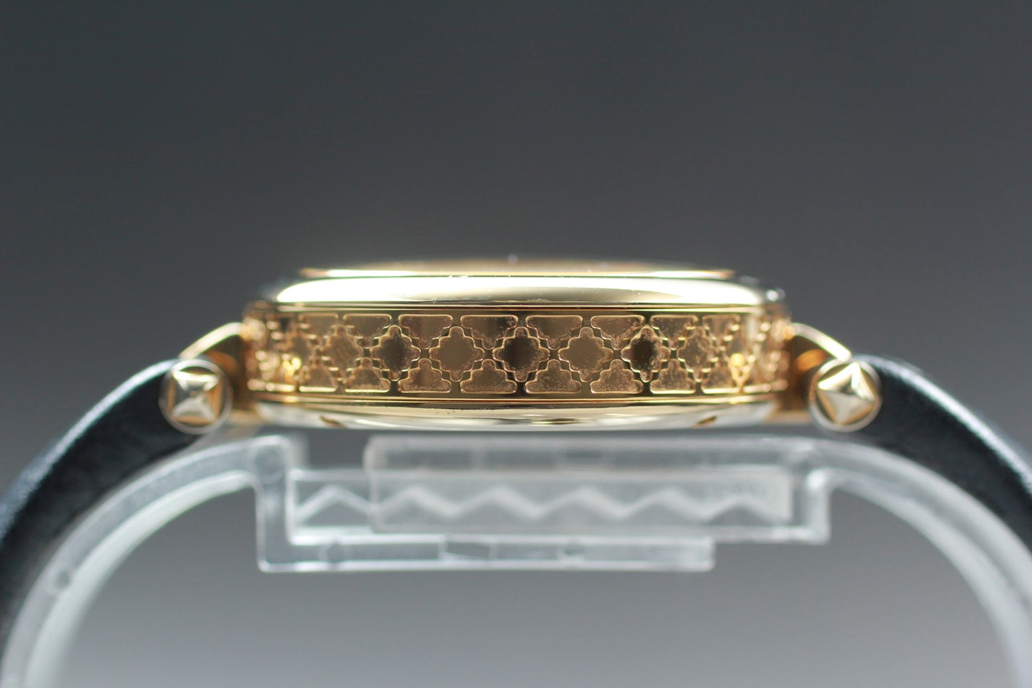 Near MINT Gucci Diamantissima YA141505 MOP Dial Gold Quartz 32mm Ladies Watch