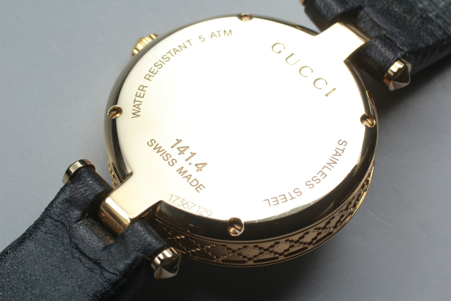 Near MINT Gucci Diamantissima YA141505 MOP Dial Gold Quartz 32mm Ladies Watch