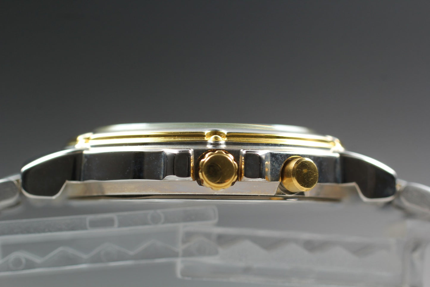 MINT w/ Tag Seiko Alba V671-6A10 Gold Silver Quartz 34mm Men's Watch From JAPAN