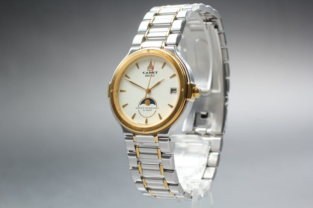 Near MINT SEIKO Cadet 6F32-6000 White Quartz 33mm Men's Watch 1990