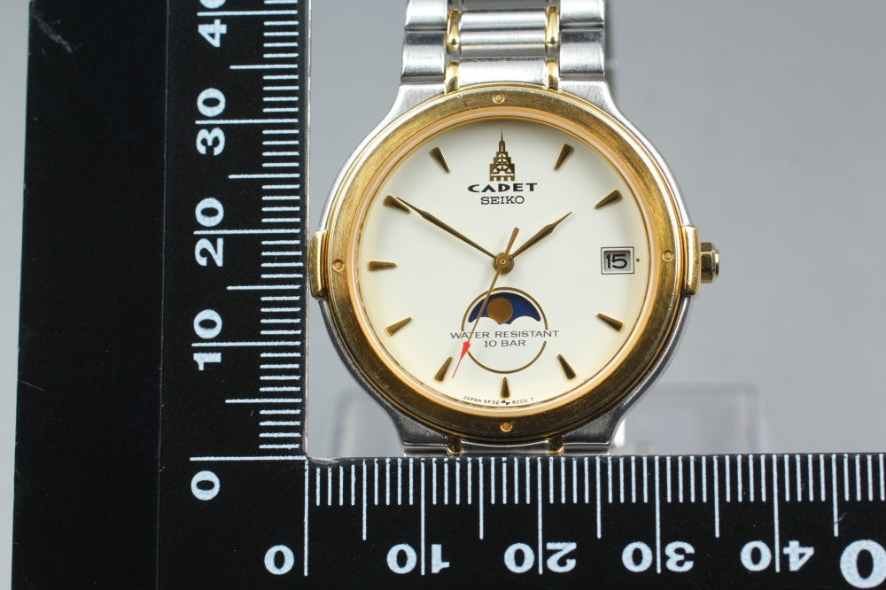 Near MINT SEIKO Cadet 6F32-6000 White Quartz 33mm Men's Watch 1990