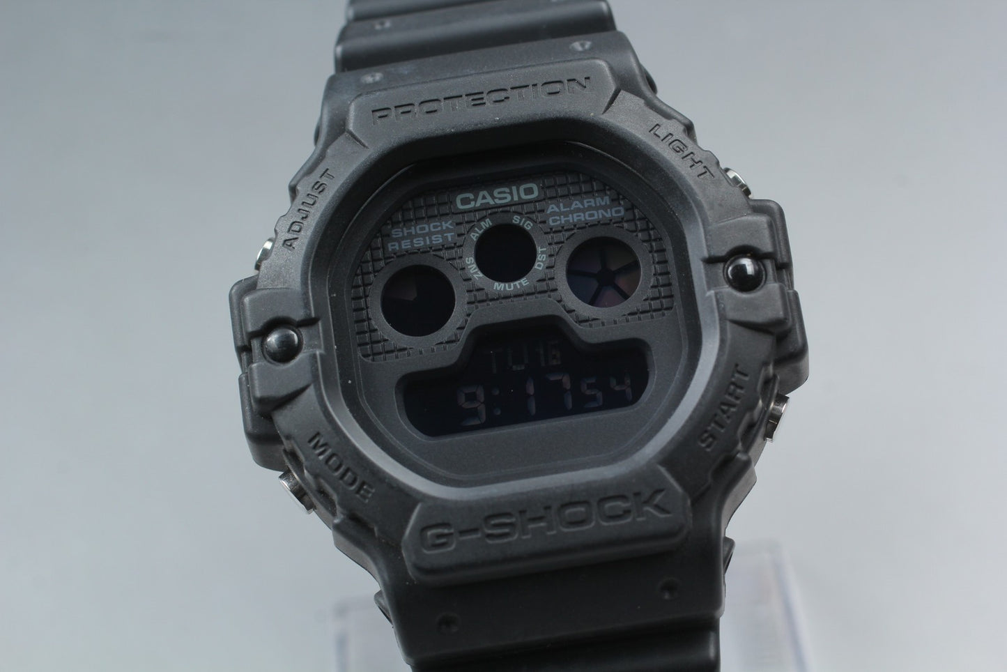 Near MINT Casio G-Shock DW-5900BB Alarm Chrono 46mm Men's Digital Watch JAPAN