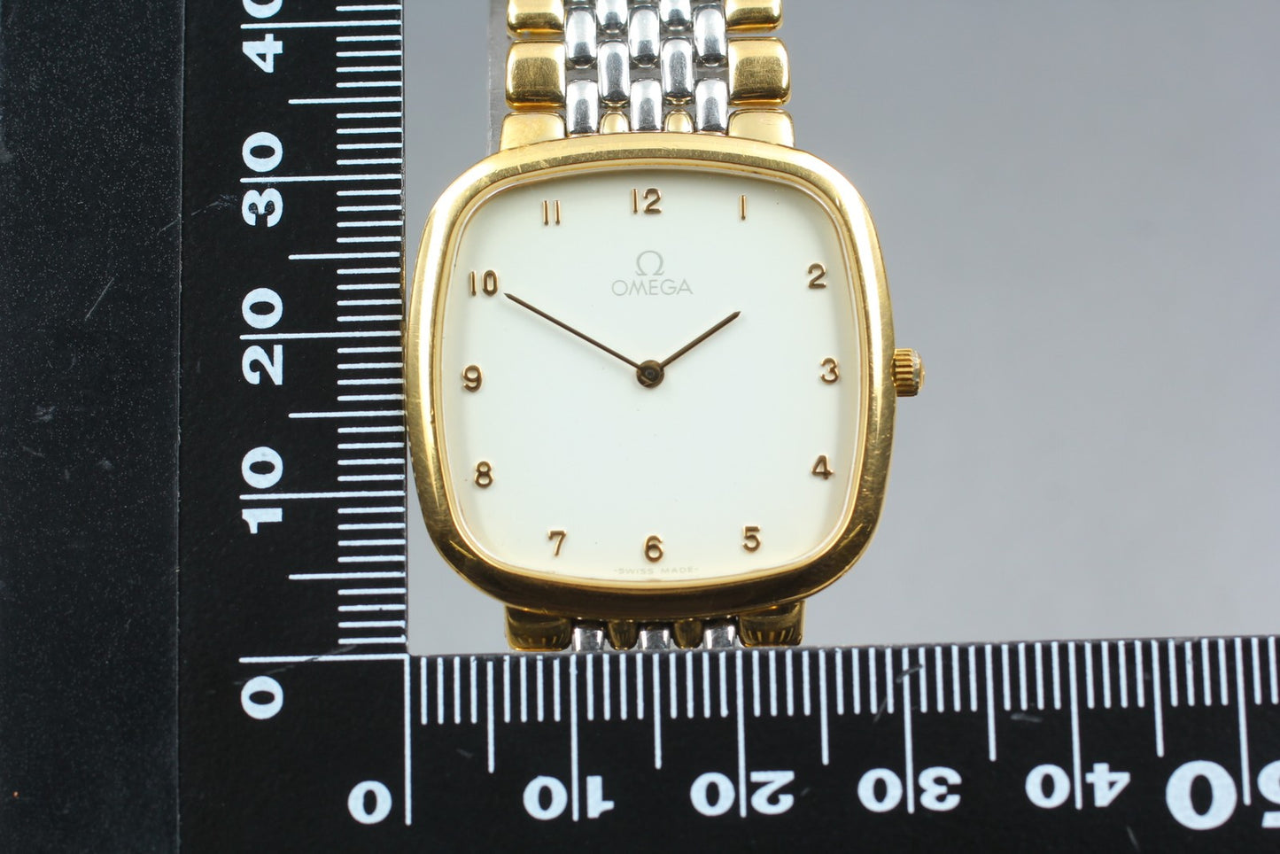 1989 Near MINT OMEGA De Ville 395.0877.2 Cal.1378 Square Quartz 30mm Men's Watch