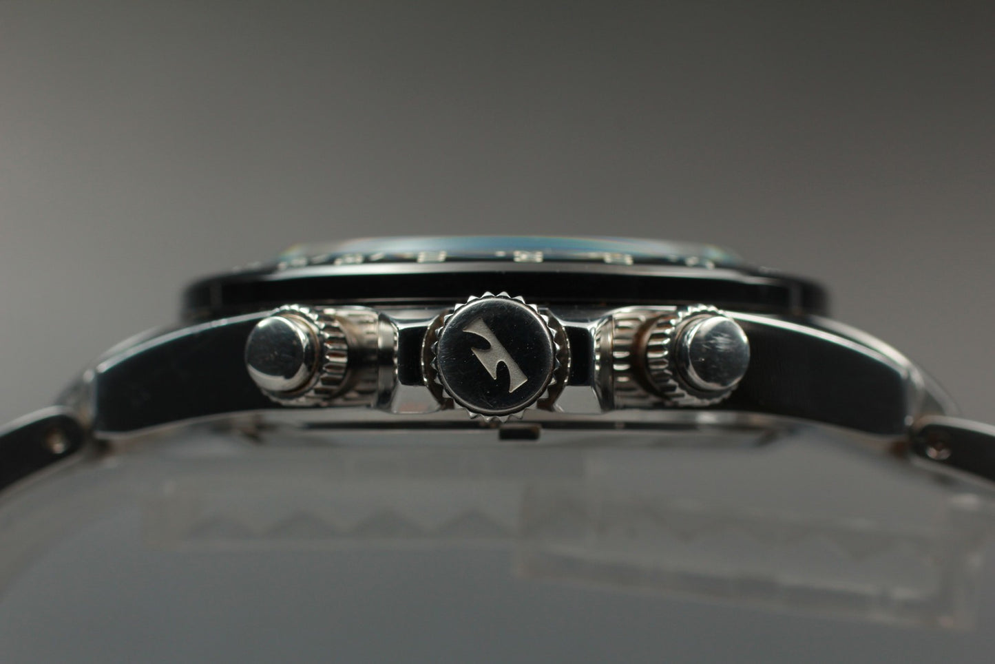 Near MINT Technos T4685 Black Dial Chronograph Bracelet Quartz 42mm Men's Watch