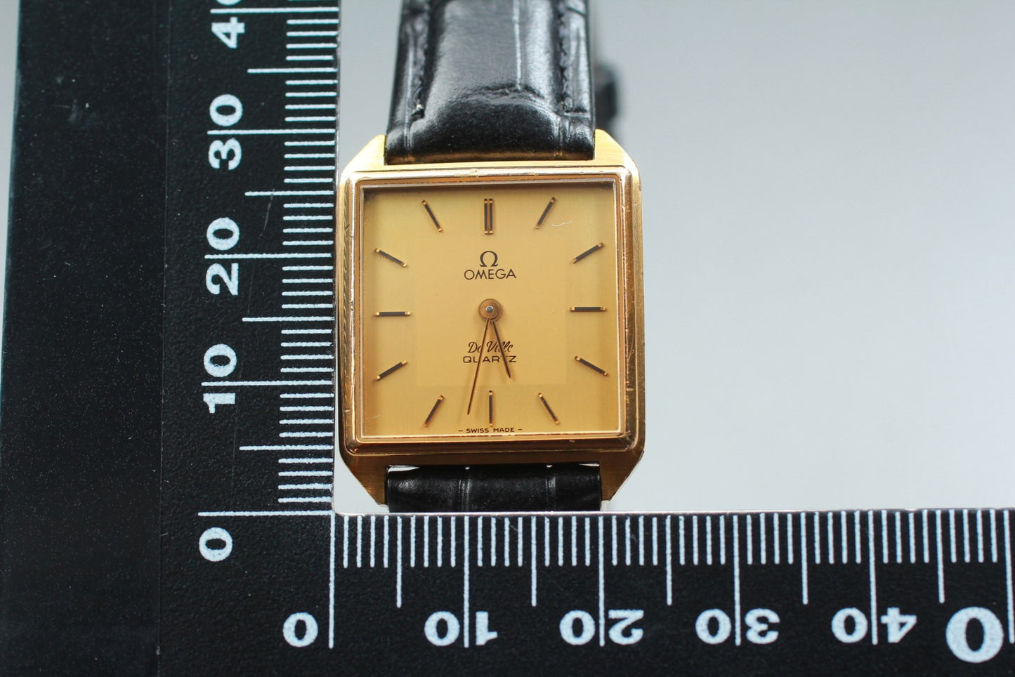Near MINT OMEGA De Ville 591.0087 Cal.1365 Gold Push Crown Quartz Men's Watch