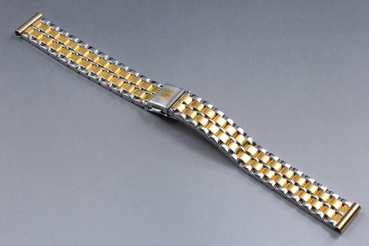 Near MINT OMEGA Stainless Steel Bracelet 13mm Two-tone Gold Silver Ladies Watch