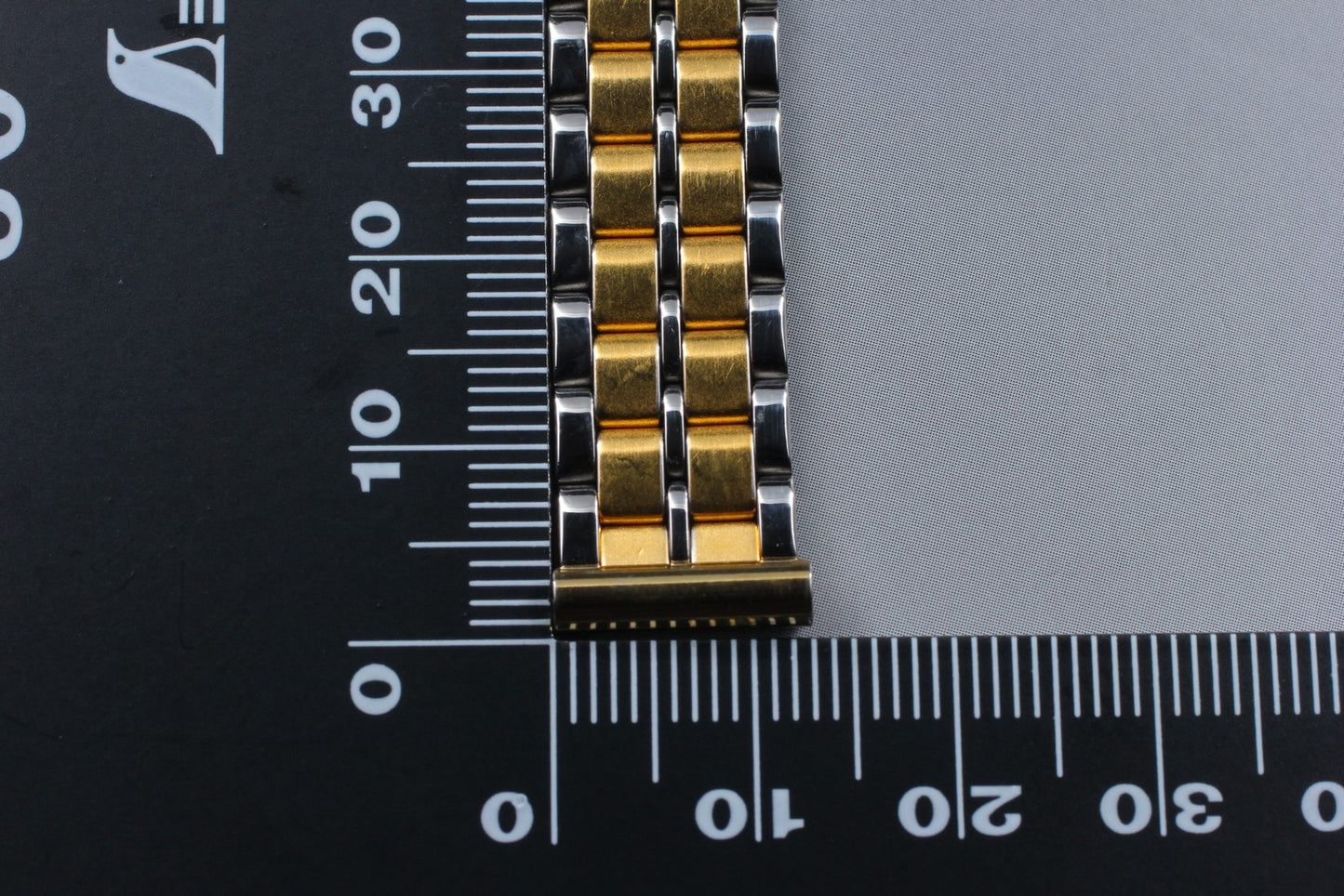 Near MINT OMEGA Stainless Steel Bracelet 13mm Two-tone Gold Silver Ladies Watch