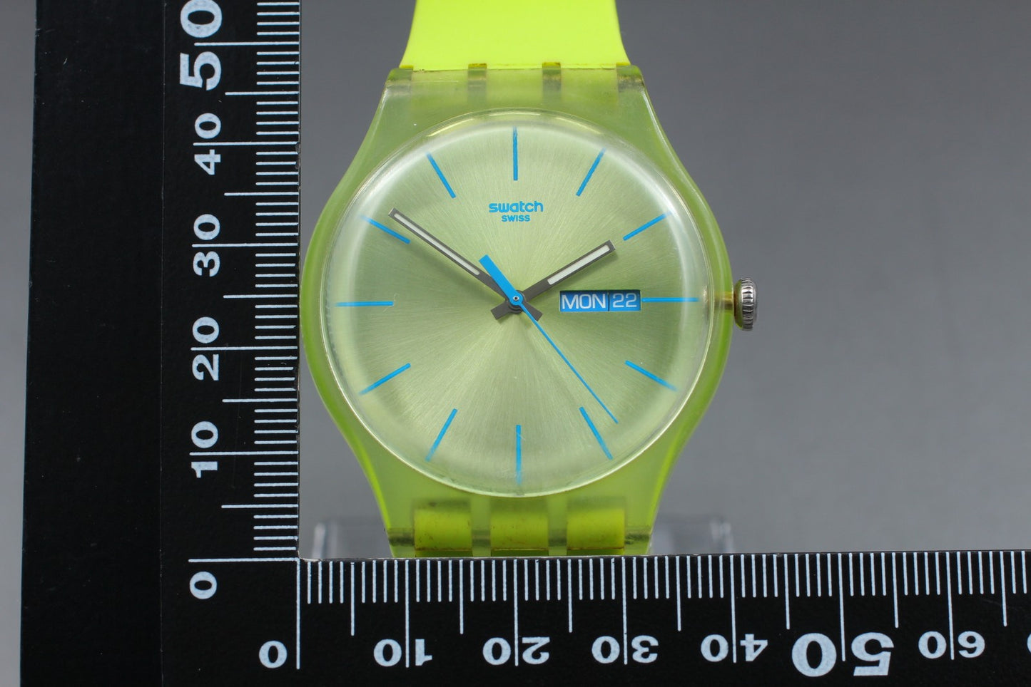 Exc+5 Swatch Lime Rebel SUOG702 Day Date Silicone Quartz 41mm Men's Watch JAPAN