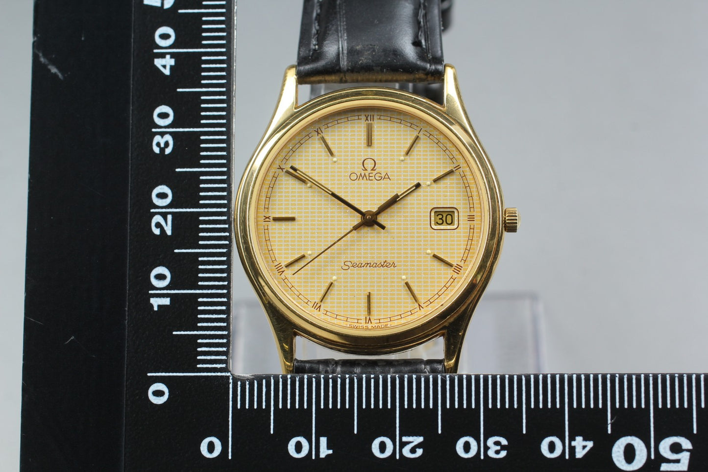 Vintage 1984 Near MINT OMEGA Seamaster 196.0251 Cal.1430 Quartz 33mm Men's Watch