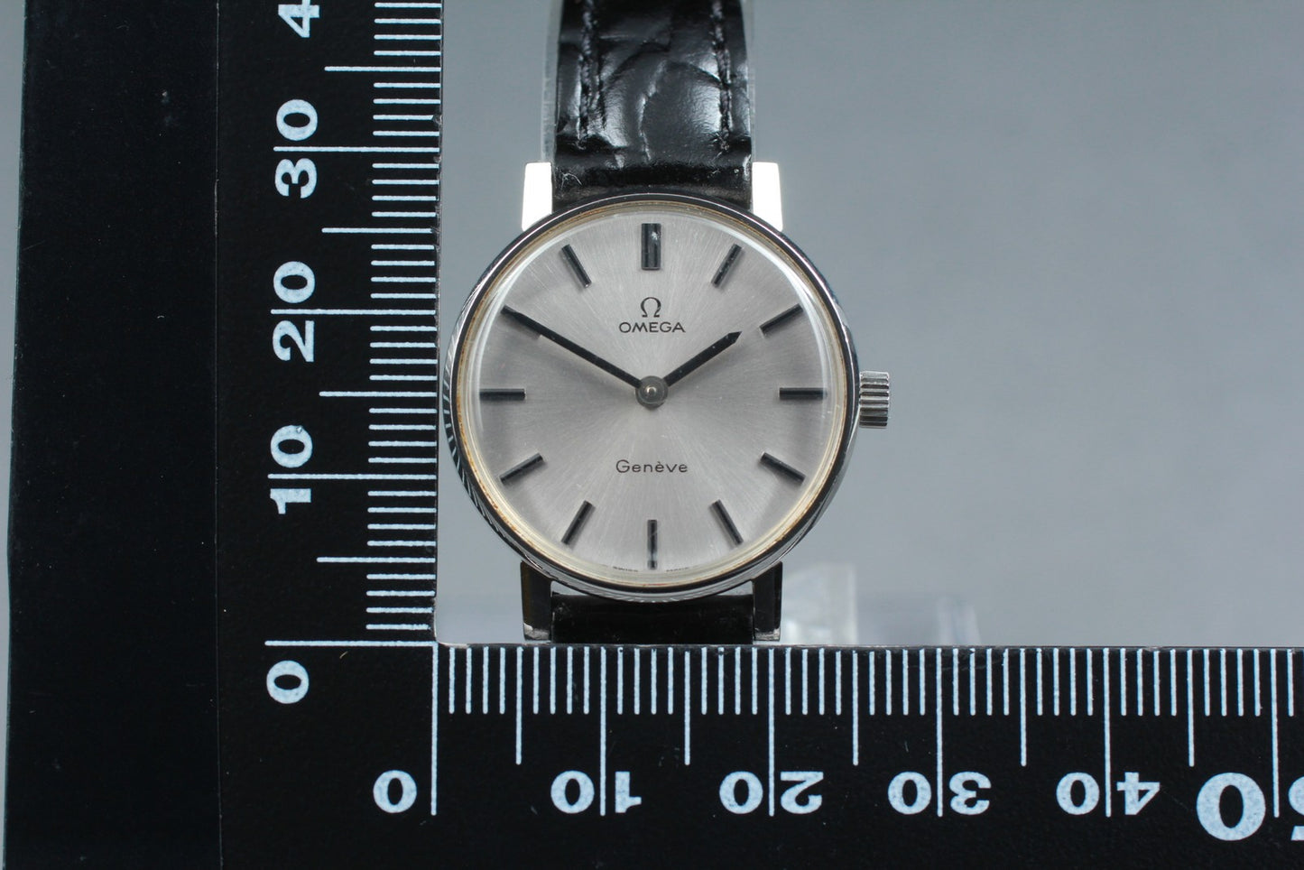 Vintage 1975 Near MINT OMEGA De Ville 511.0410 Cal.625 Manual 25mm Ladies Watch