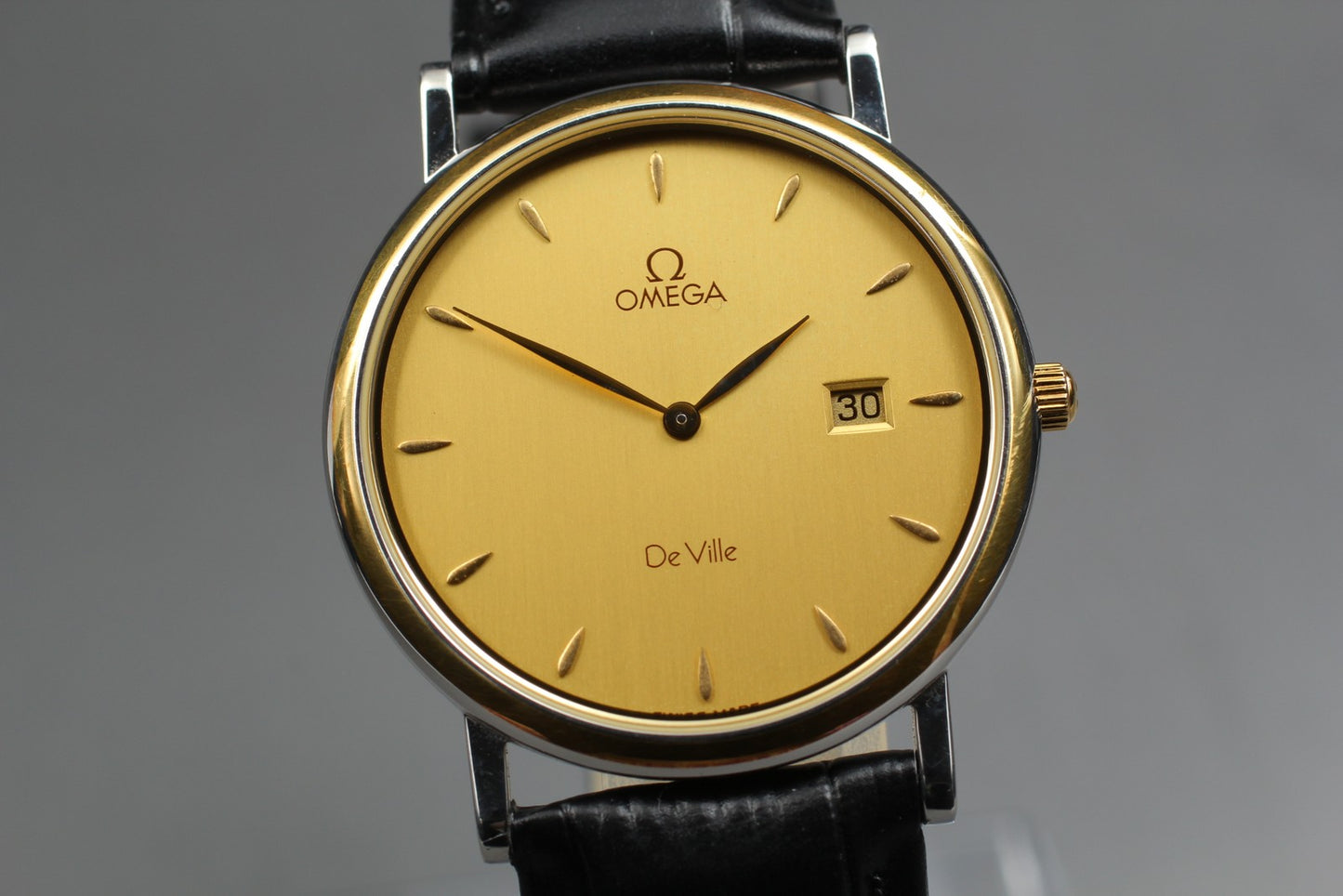 N MINT OMEGA De Ville 196.2379 Cal.1379 18K Solid Gold Quartz 32mm Men's Watch