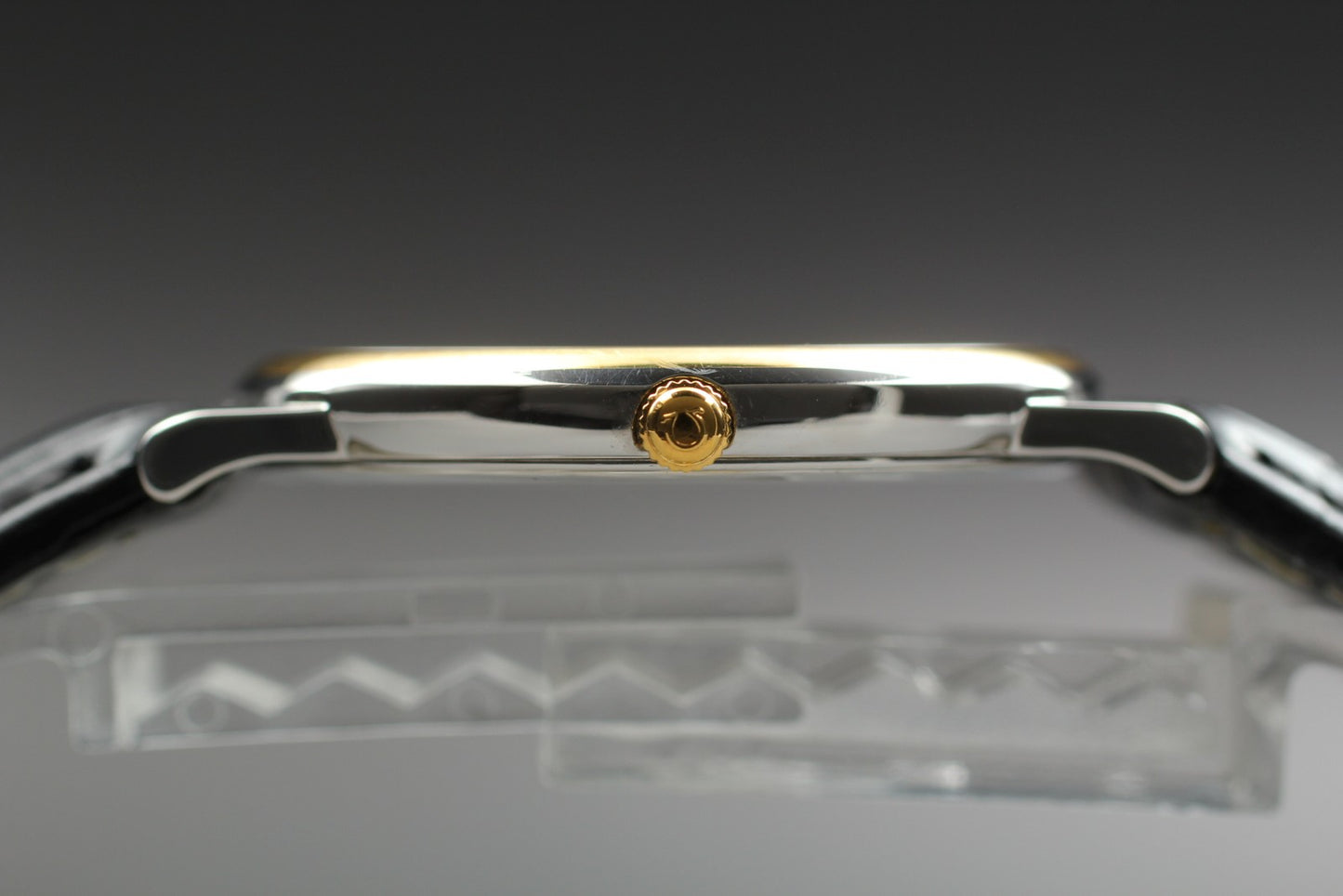 N MINT OMEGA De Ville 196.2379 Cal.1379 18K Solid Gold Quartz 32mm Men's Watch