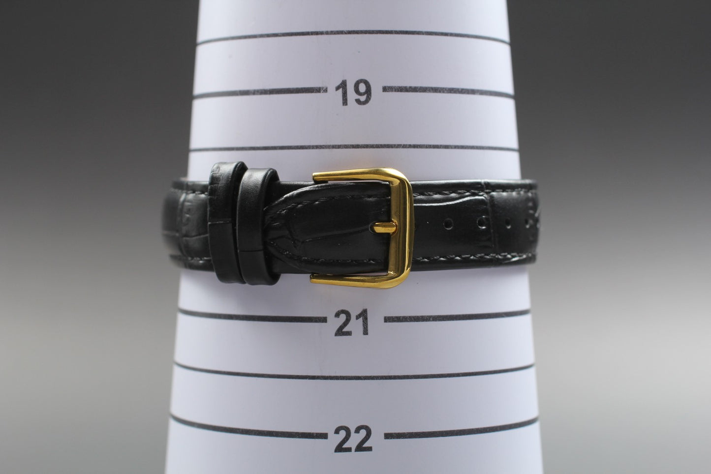 N MINT OMEGA De Ville 196.2379 Cal.1379 18K Solid Gold Quartz 32mm Men's Watch