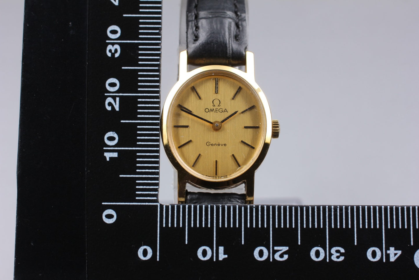 Near MINT OMEGA Geneve 511.0411 Cal.625 Gold Oval Manual Wind Ladies Watch JAPAN