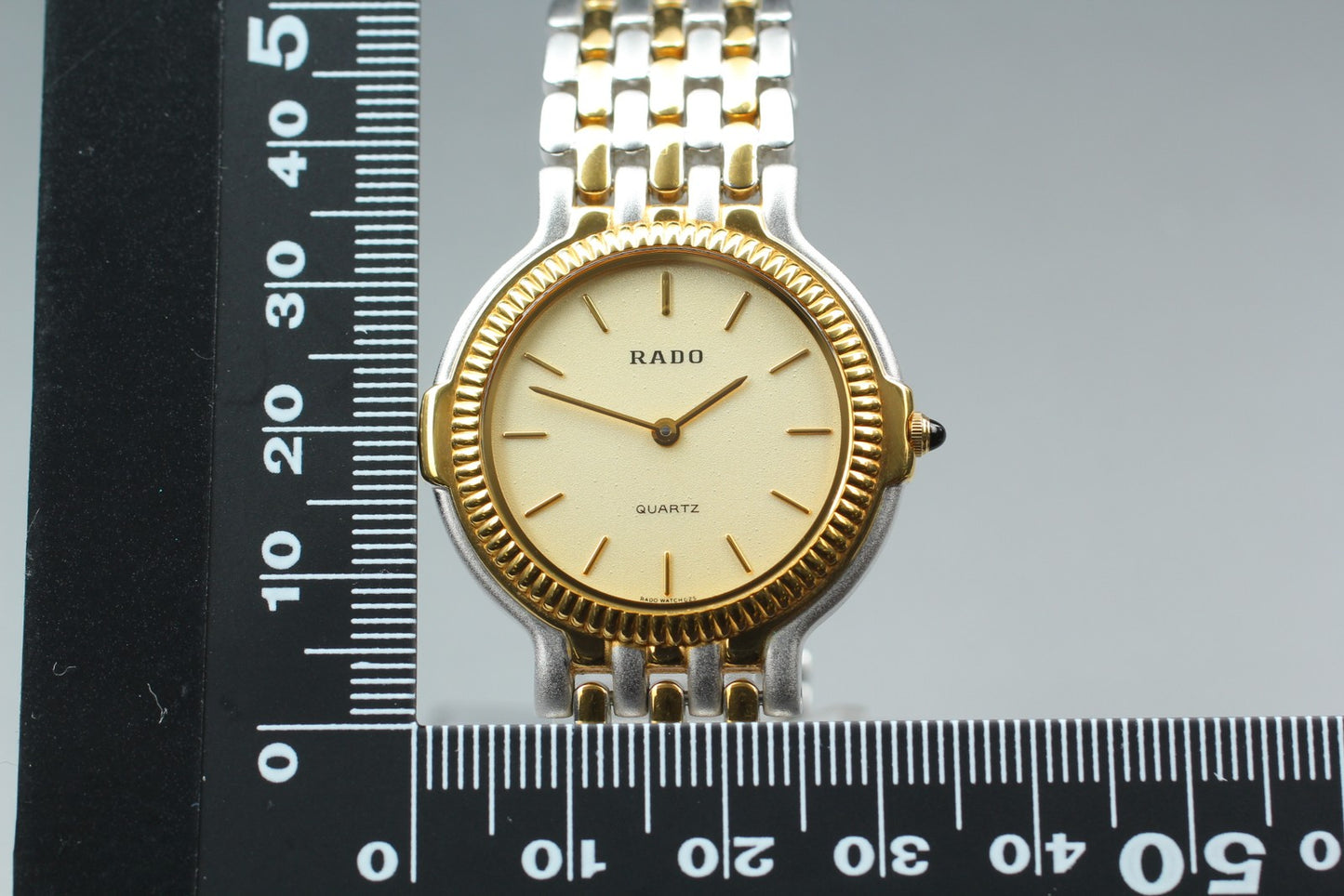 Near MINT RADO 121.9596.2 Gold Fluted Bezele Two-Tone Quartz 33mm Men's Watch