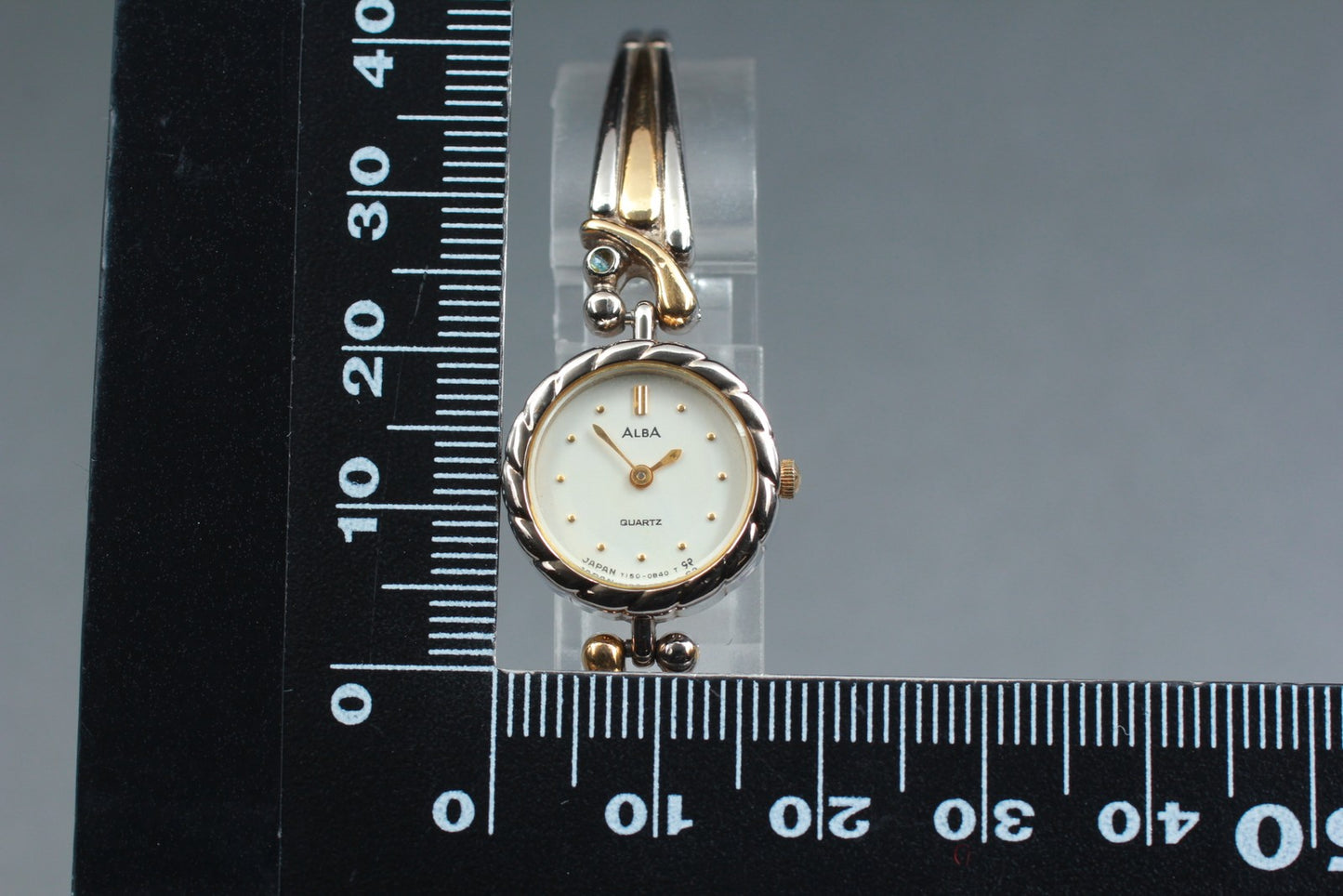 1999 Near MINT Seiko Alba Y150-0A30 White Two-tone Bracelet Quartz Ladies Watch