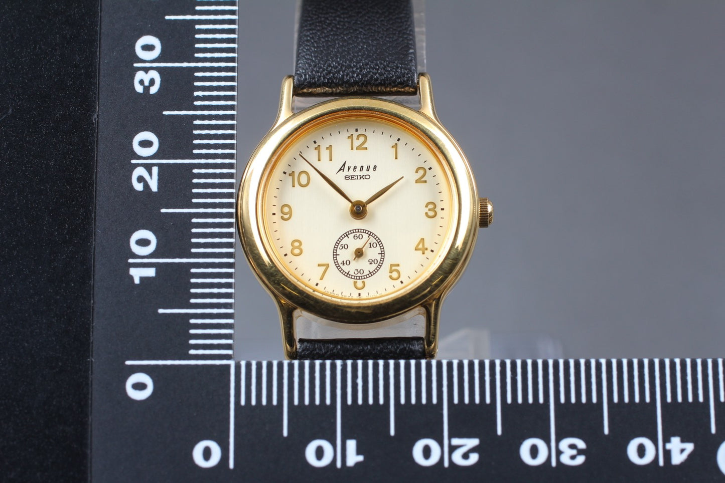 Near MINT w/ Tag Seiko Avenue 2K22-0080 Gold Small Seconds Quartz Ladies Watch