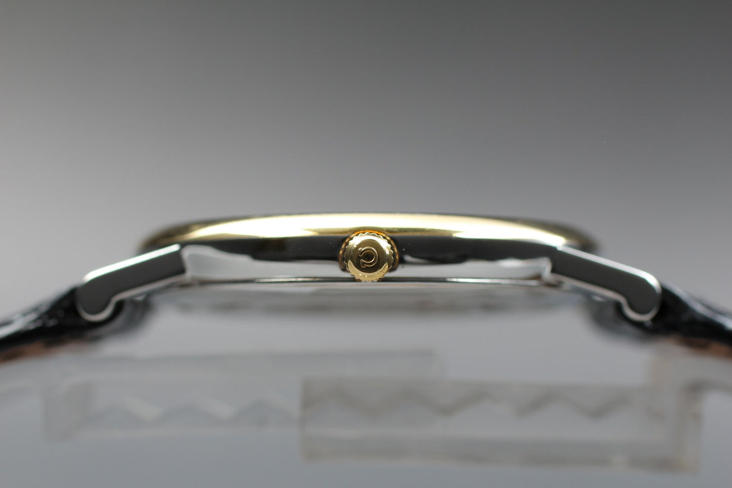 Near MINT w/ Papers OMEGA De Ville 196.2432 Cal.1432 Gold Quartz Men's Watch