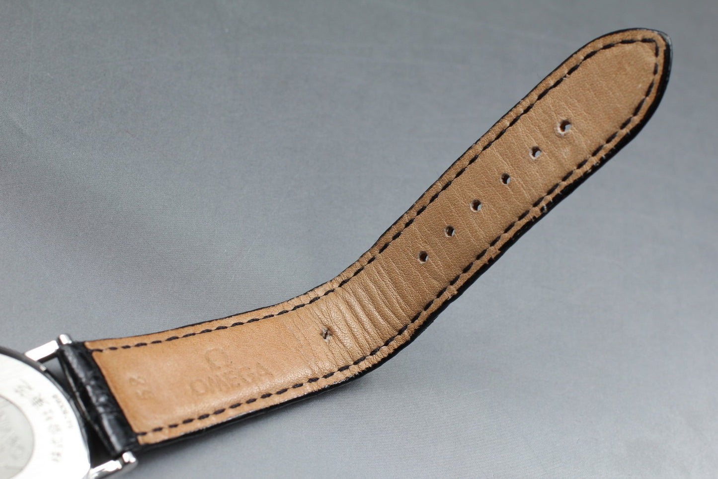 Near MINT w/ Papers OMEGA De Ville 196.2432 Cal.1432 Gold Quartz Men's Watch