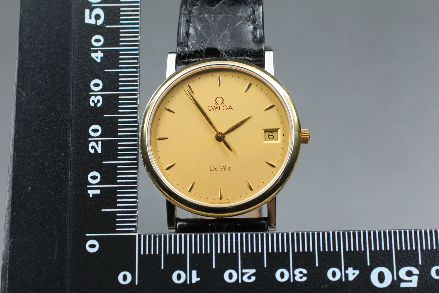 Near MINT w/ Papers OMEGA De Ville 196.2432 Cal.1432 Gold Quartz Men's Watch